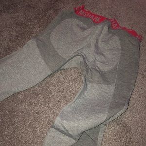 Gym shark leggings